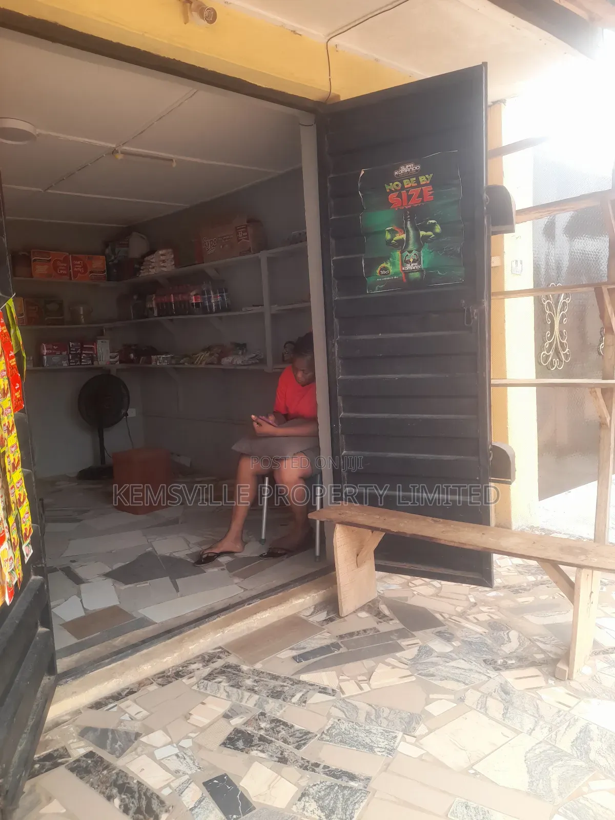 Shop for Rent at Kola Mao Junction. in Alagbado