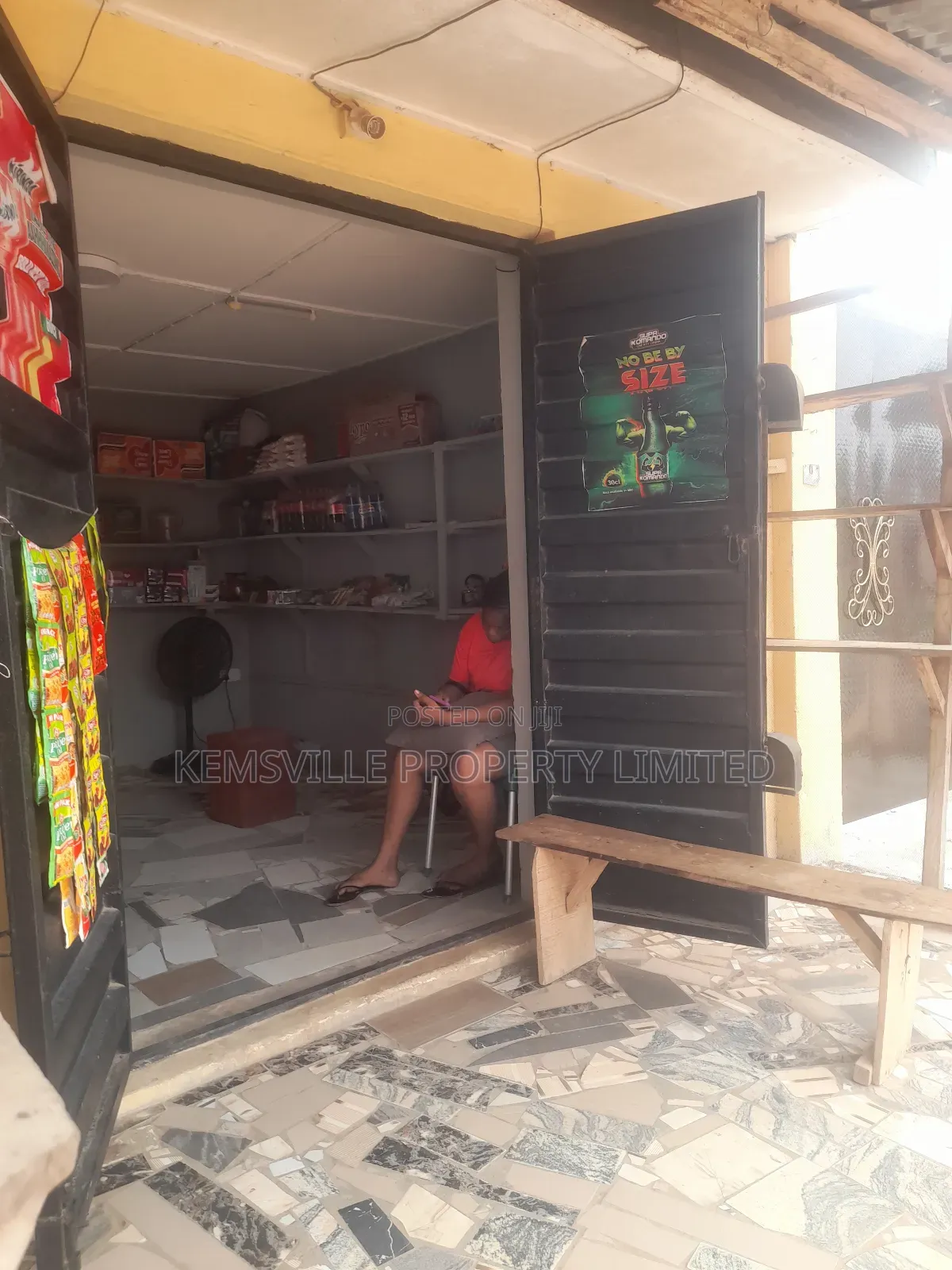 Shop for Rent at Kola Mao Junction. in Alagbado