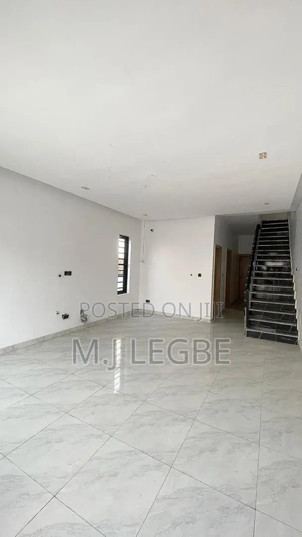 4bdrm Duplex in Chevron, Lekki for sale in Lekki