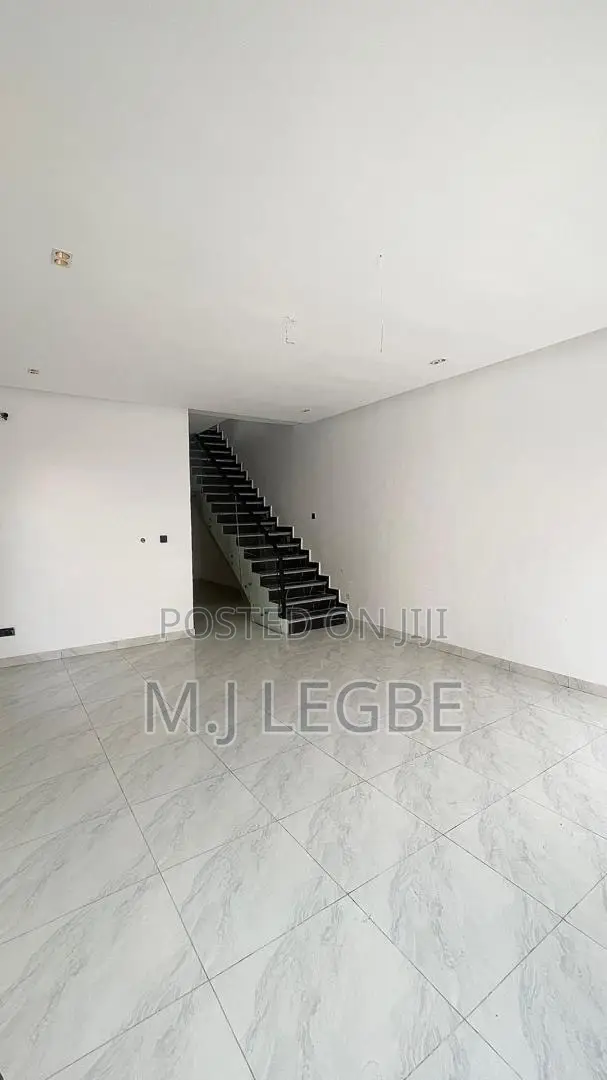 4bdrm Duplex in Chevron, Lekki for sale in Lekki