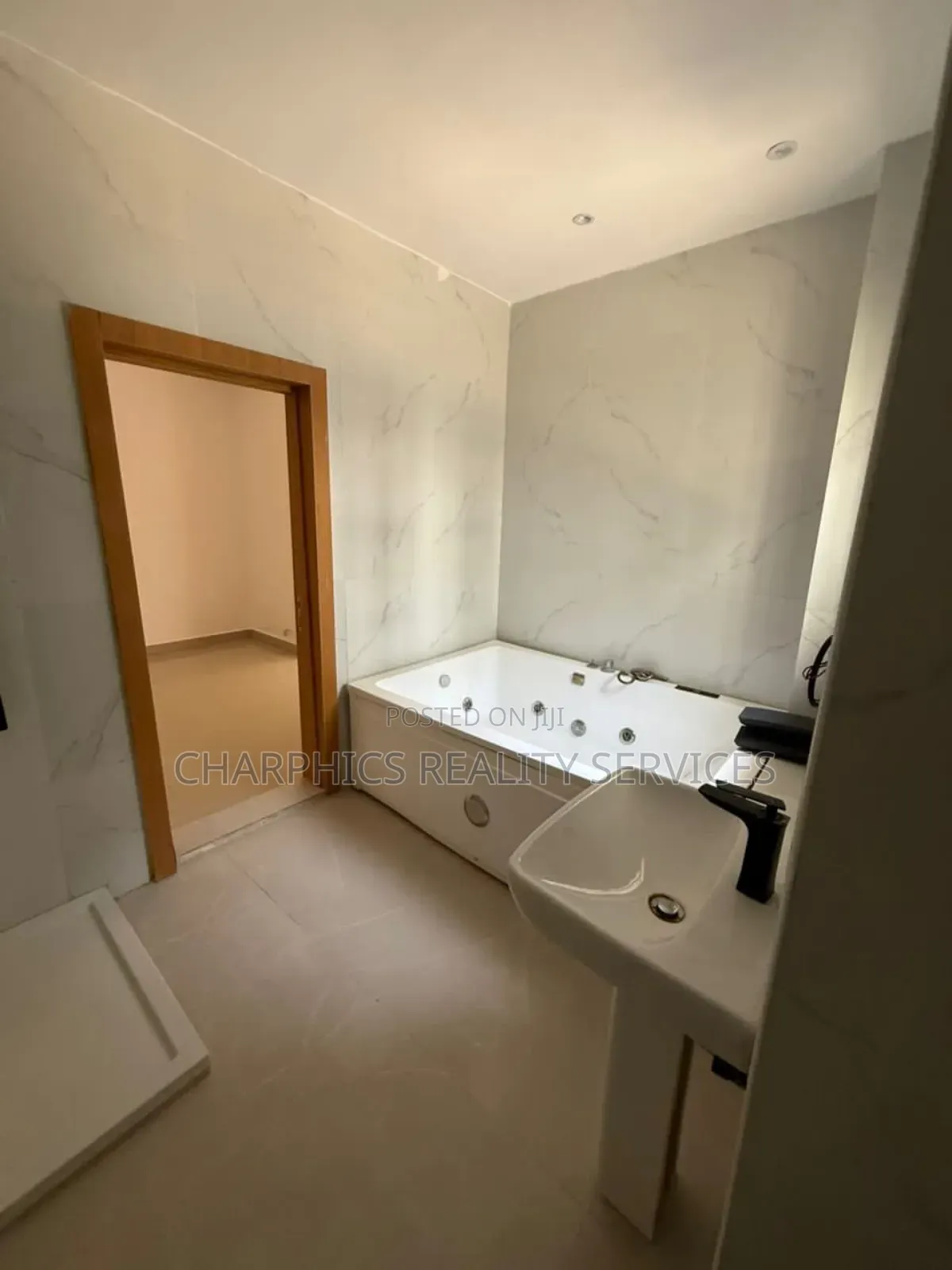 3bdrm Duplex in Ikate for sale in Ikate