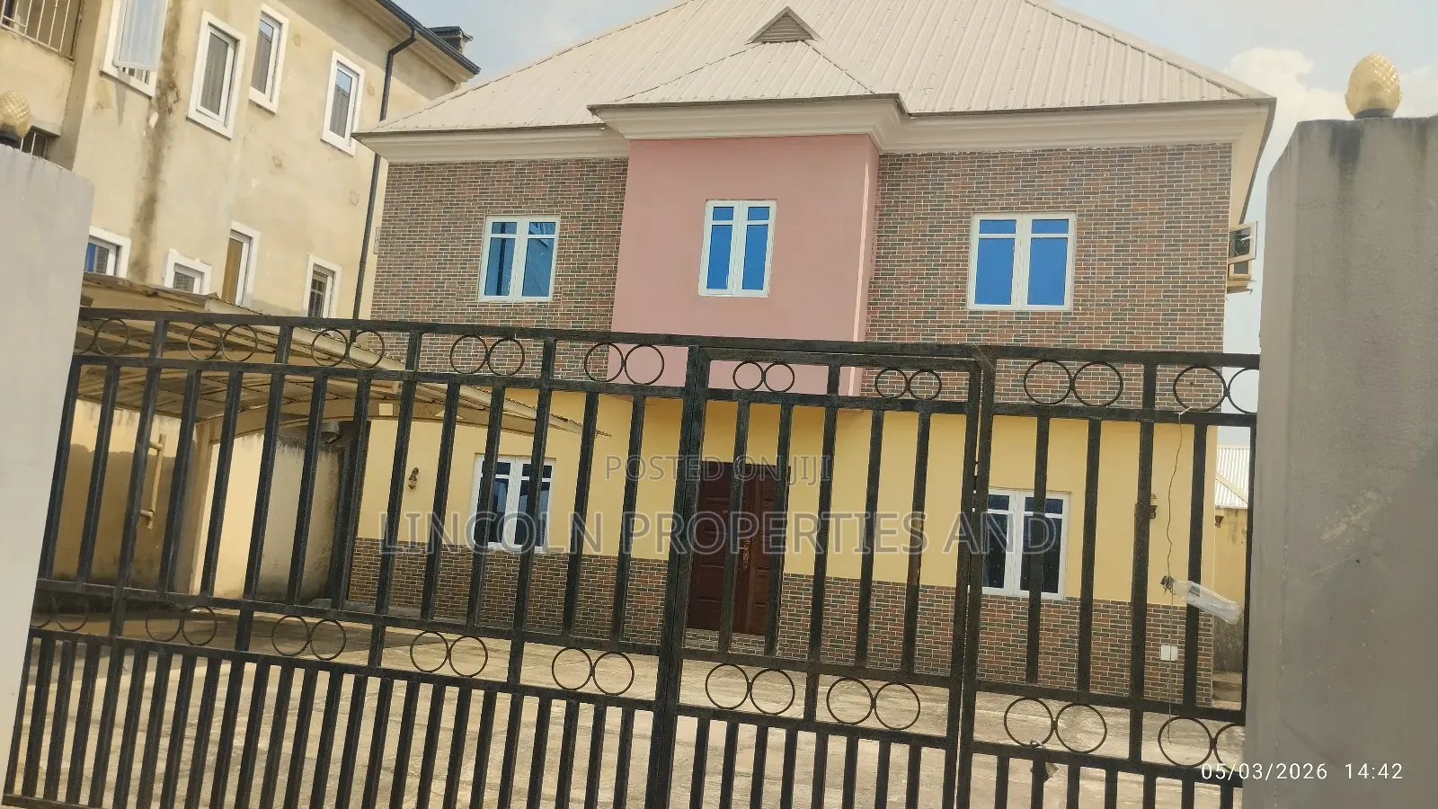7bdrm Block of Flats in Abak Road For Sale, Uyo for sale in Uyo