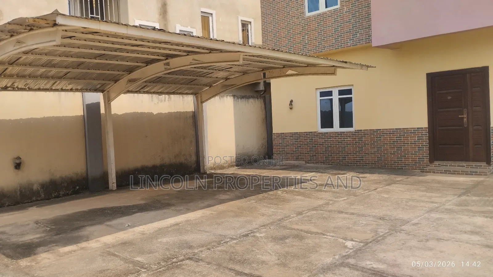 7bdrm Block of Flats in Abak Road For Sale, Uyo for sale in Uyo