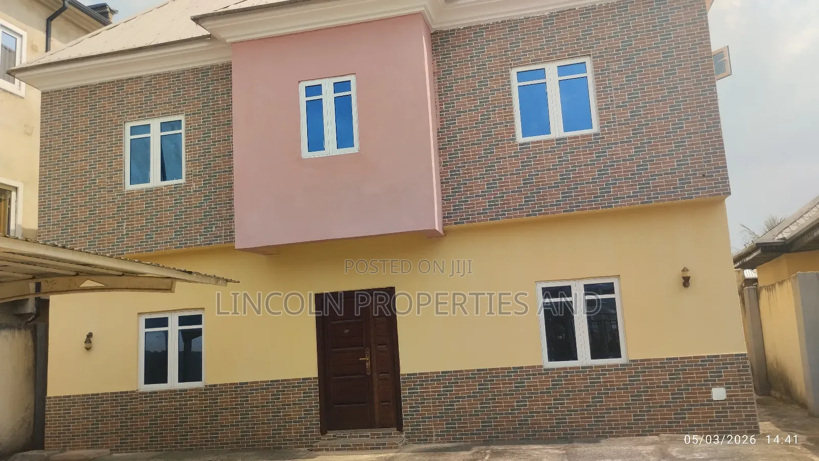 7bdrm Block of Flats in Abak Road For Sale, Uyo for sale in Uyo