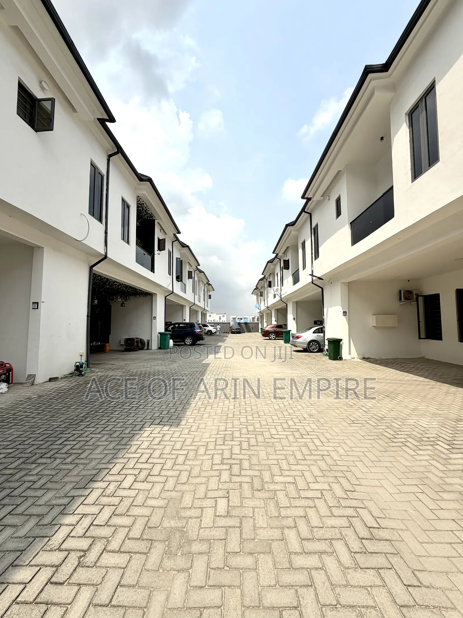 4bdrm Duplex in Vgc for sale in VGC / Ajah
