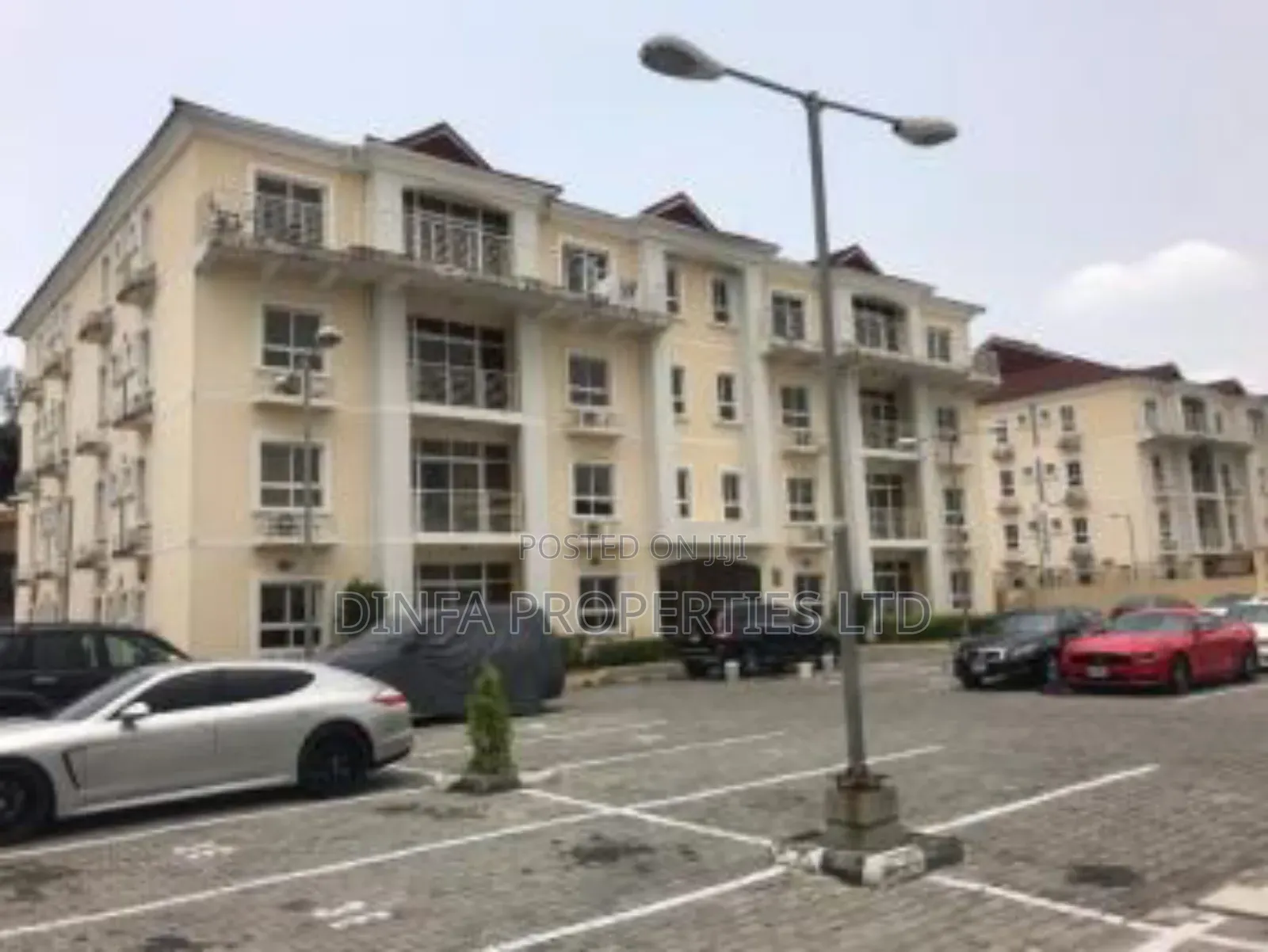 3bdrm Apartment in Cromwell Court, Chevron for sale in Chevron