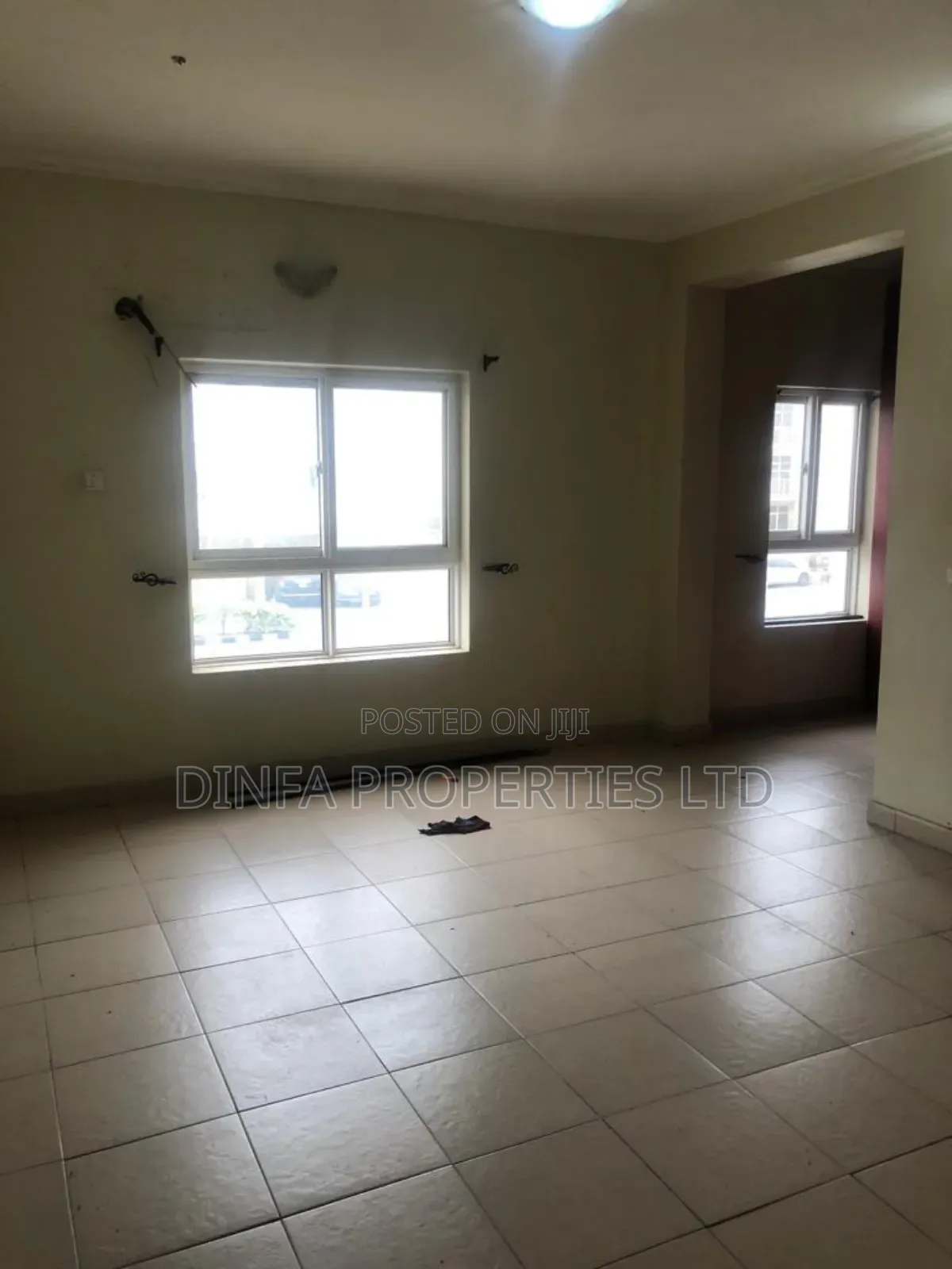 3bdrm Apartment in Cromwell Court, Chevron for sale in Chevron