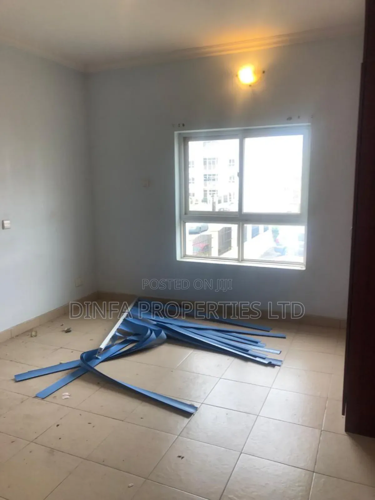 3bdrm Apartment in Cromwell Court, Chevron for sale in Chevron