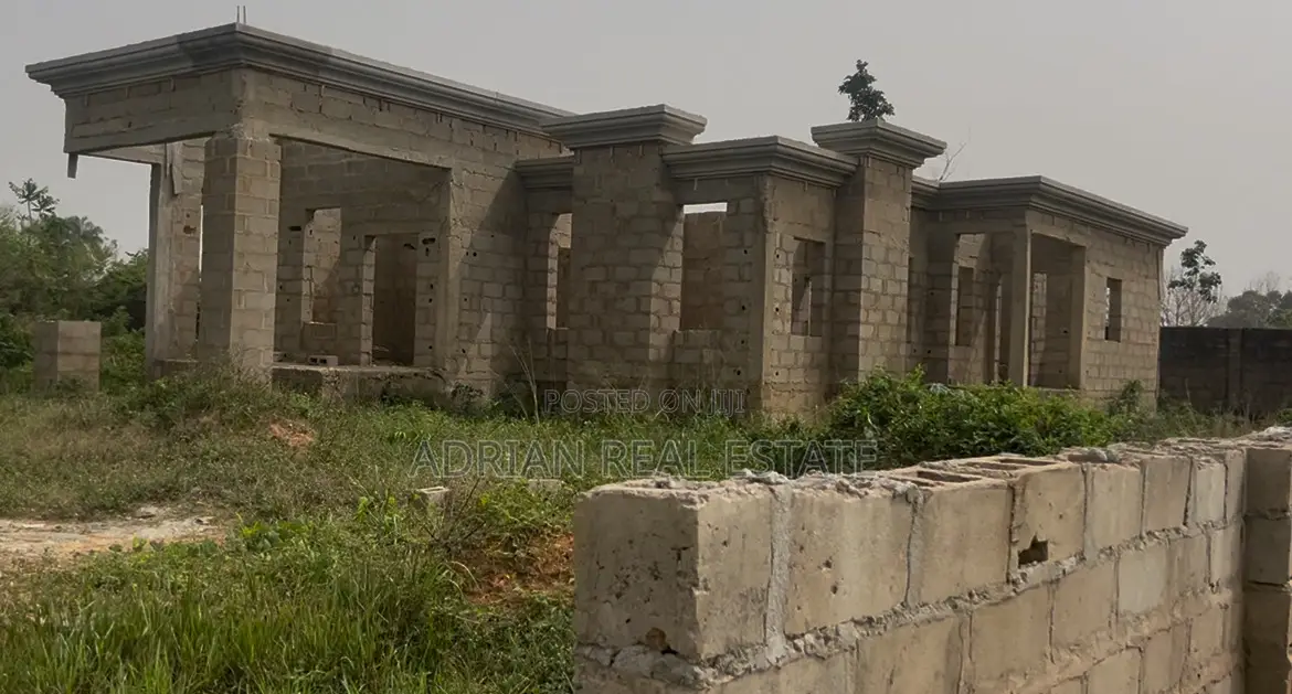4bdrm Bungalow in Fadahunsi Estate, Ilesa for sale in Ilesa