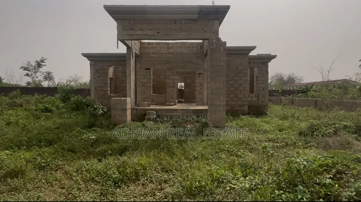 4bdrm Bungalow in Fadahunsi Estate, Ilesa for sale in Ilesa