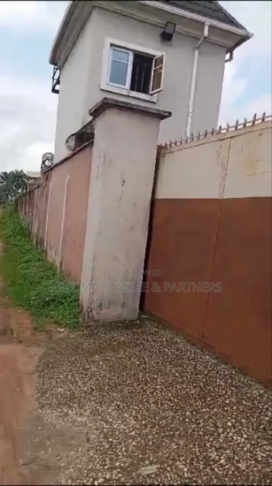 For Sale : Warehouse at Off Umuahia Aba Express Way, Aba, Abia State in Osisioma Ngwa