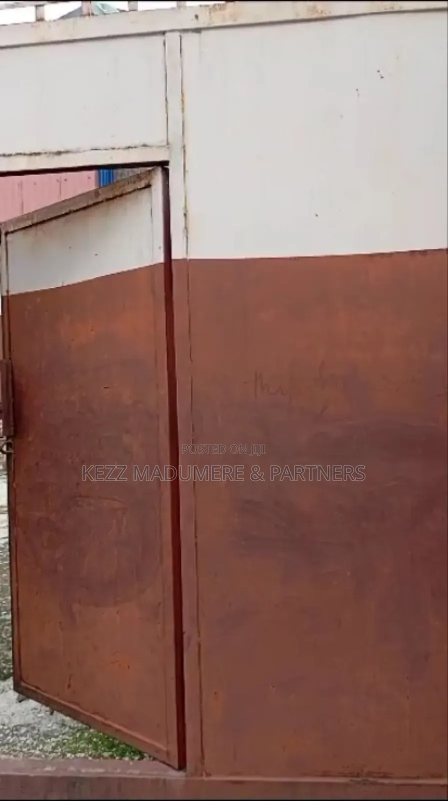 For Sale : Warehouse at Off Umuahia Aba Express Way, Aba, Abia State in Osisioma Ngwa