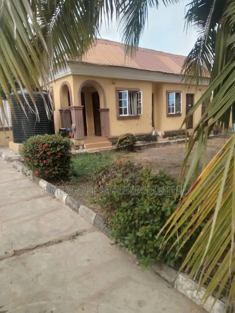 4bdrm Bungalow in Kasunmu Estate, Akala Express for sale in Akala Express