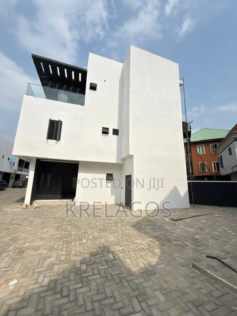 4bdrm Duplex in Ikota for sale in Ikota