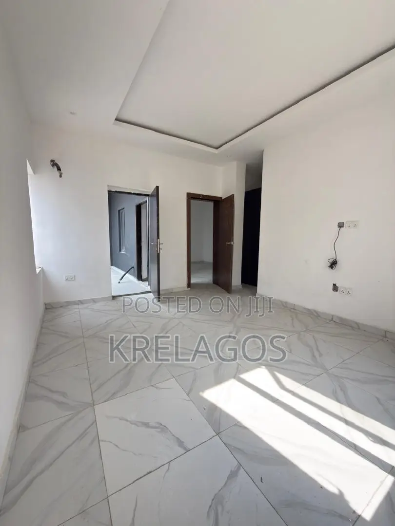 4bdrm Duplex in Ikota for sale in Ikota