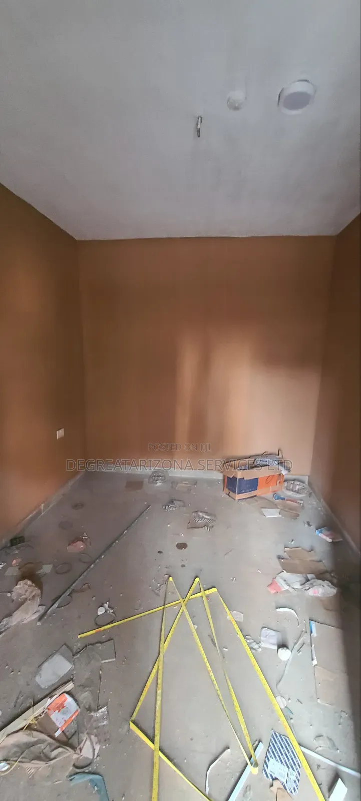 Shop for Rent in a Plaza in Awka