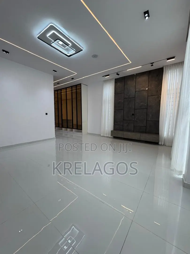 5bdrm House in Ikota for sale in Ikota