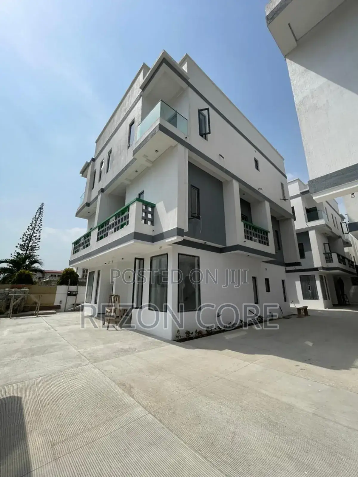 4bdrm Duplex in Lekki Phase 1 for sale in Lekki Phase 1