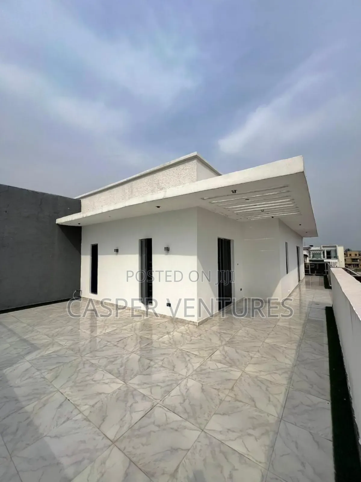 5bdrm Duplex in Osapa for sale in Osapa london