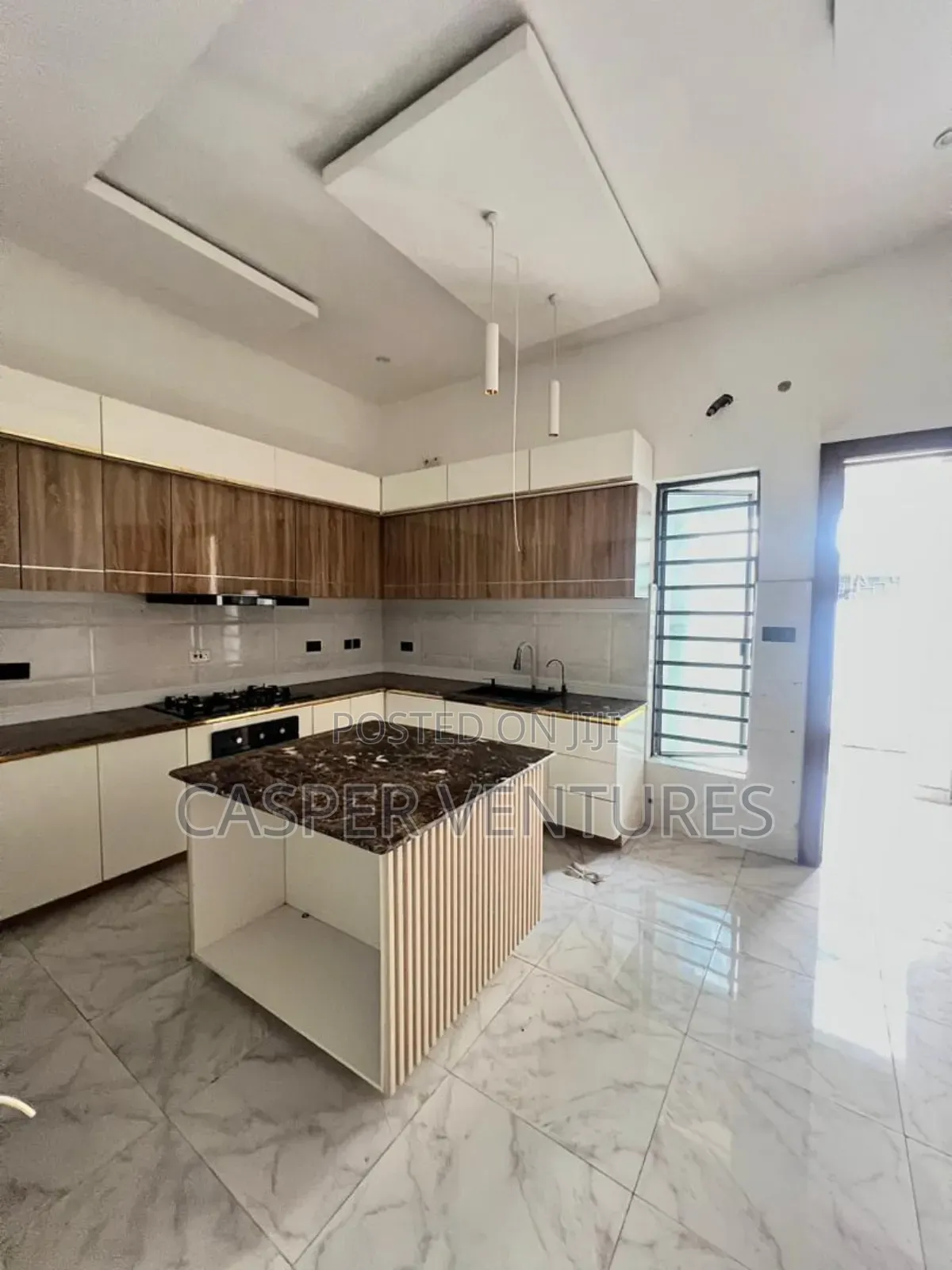 5bdrm Duplex in Osapa for sale in Osapa london