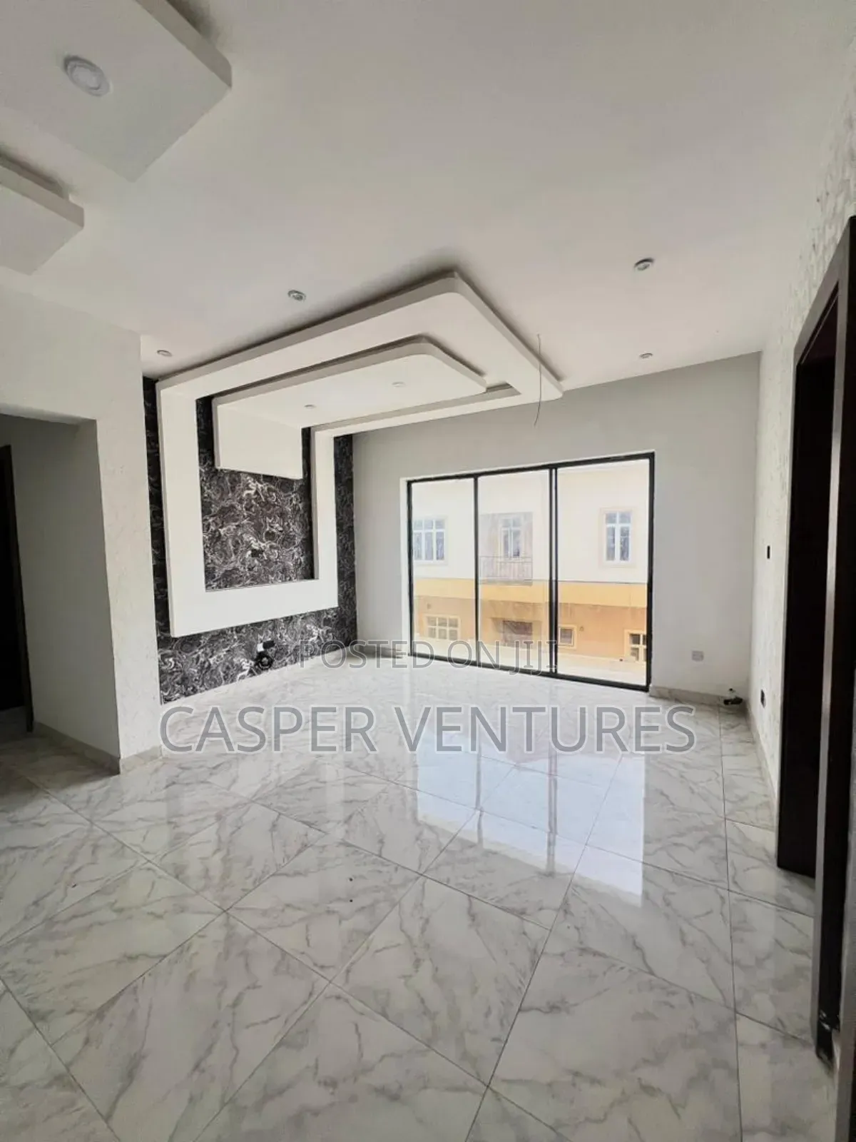 5bdrm Duplex in Osapa for sale in Osapa london