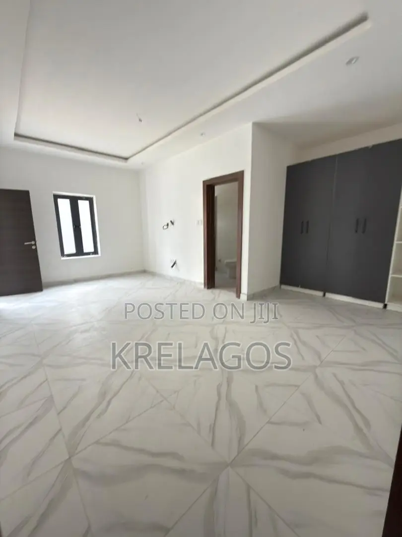5bdrm Duplex in Ikota for sale in Ikota
