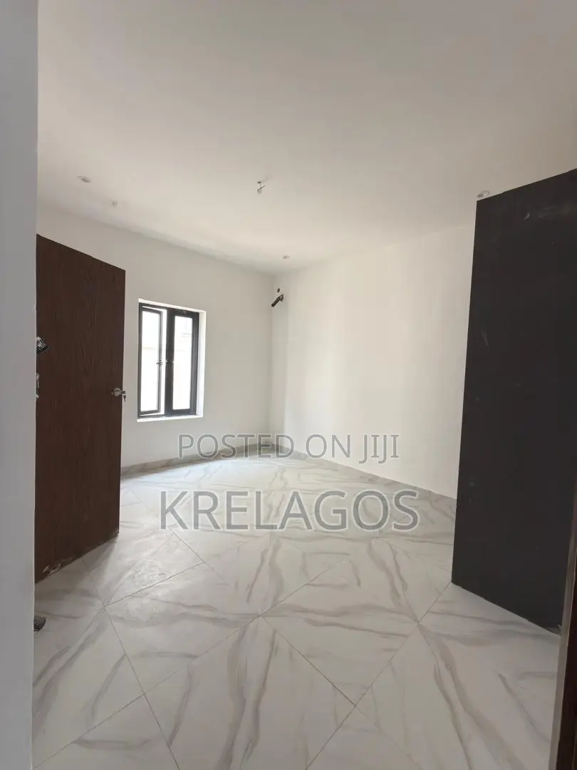 5bdrm Duplex in Ikota for sale in Ikota