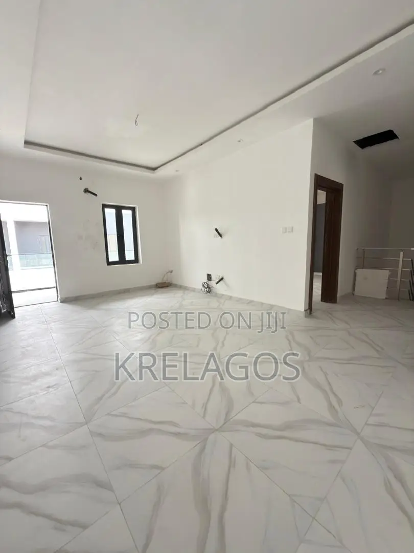 5bdrm Duplex in Ikota for sale in Ikota