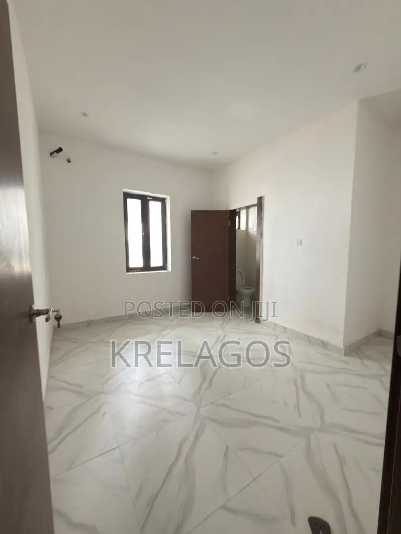 5bdrm Duplex in Ikota for sale in Ikota