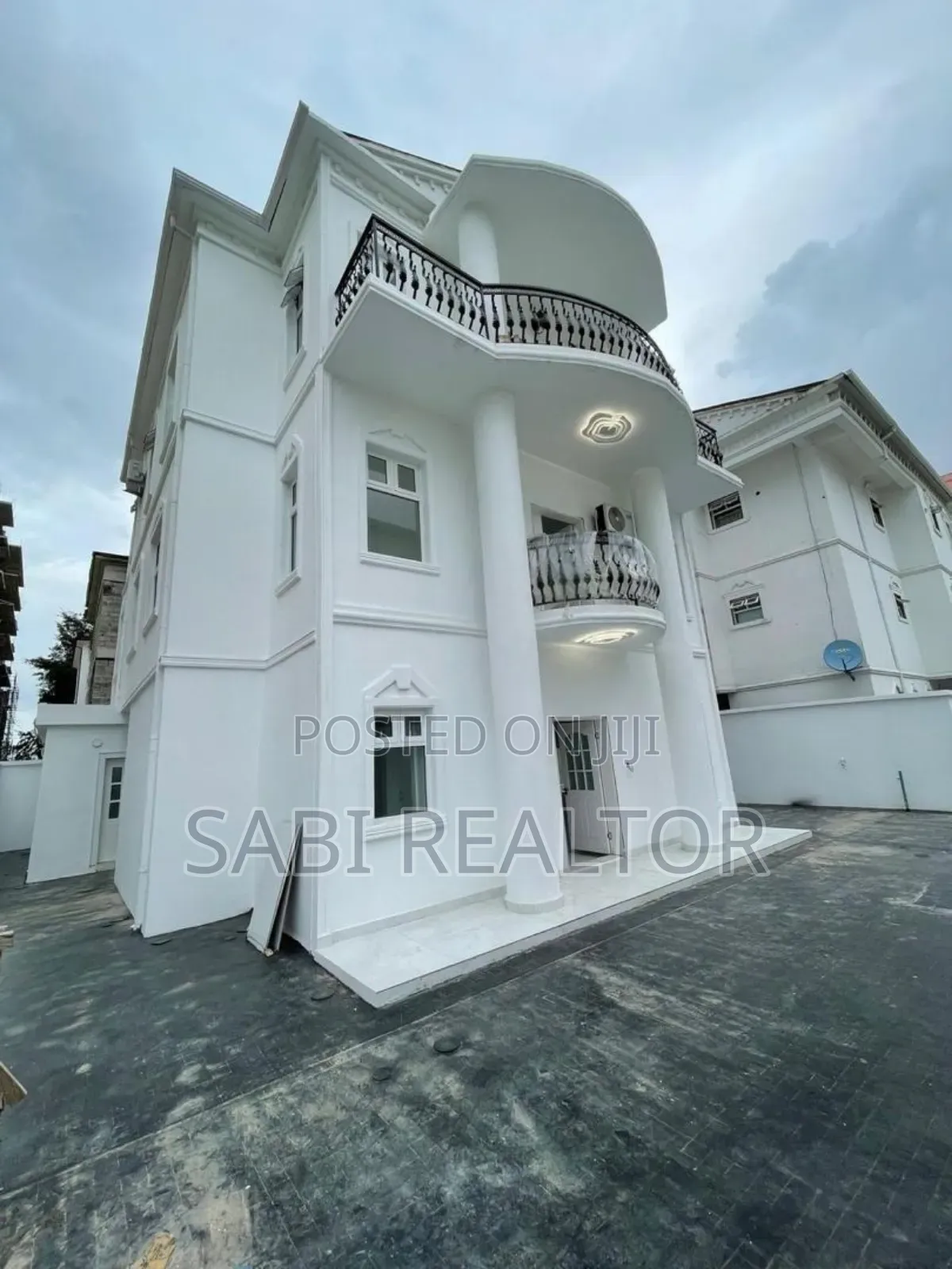 Furnished 5bdrm Duplex in Banana Island for sale in Banana Island