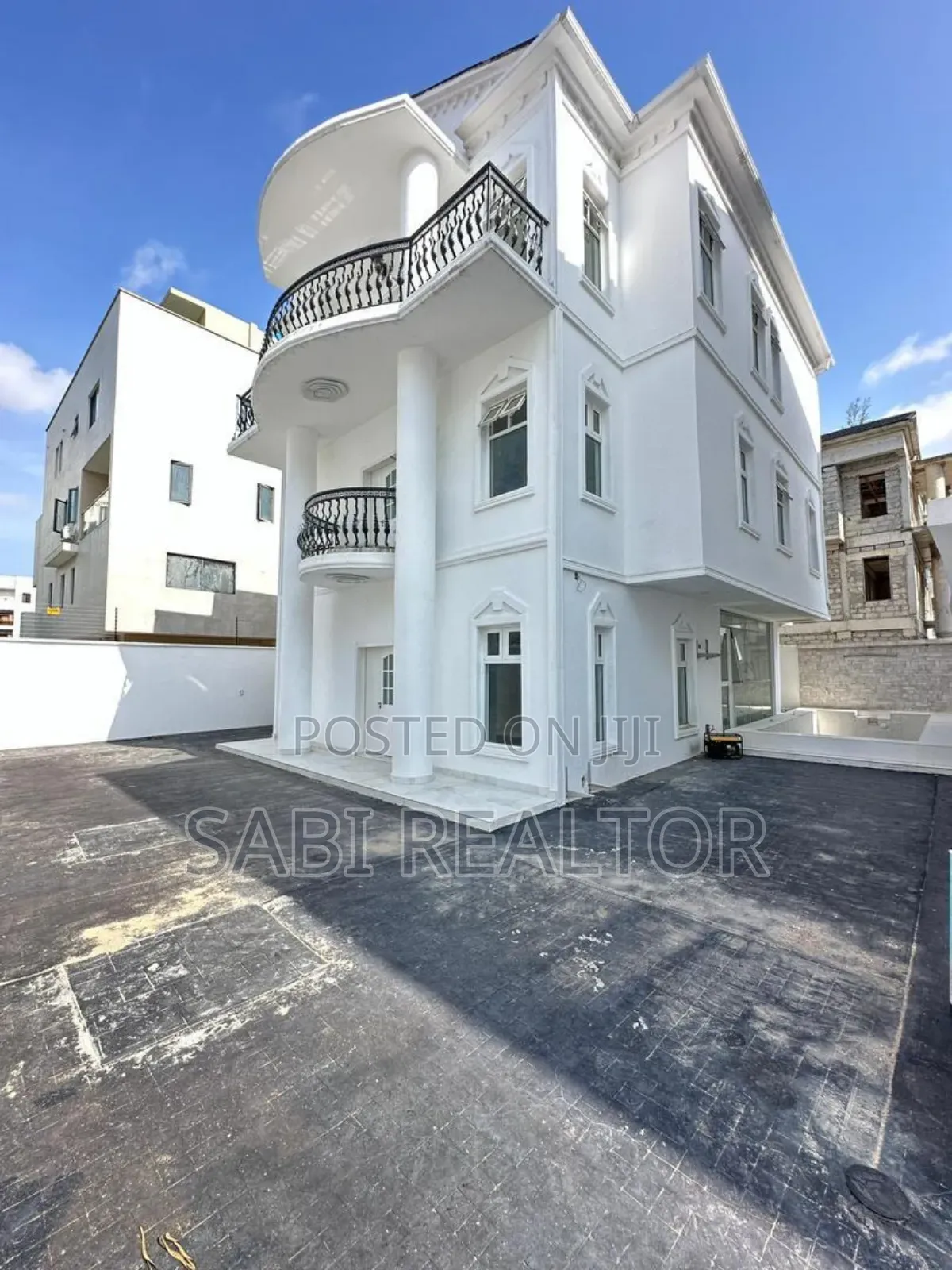 Furnished 5bdrm Duplex in Banana Island for sale in Banana Island