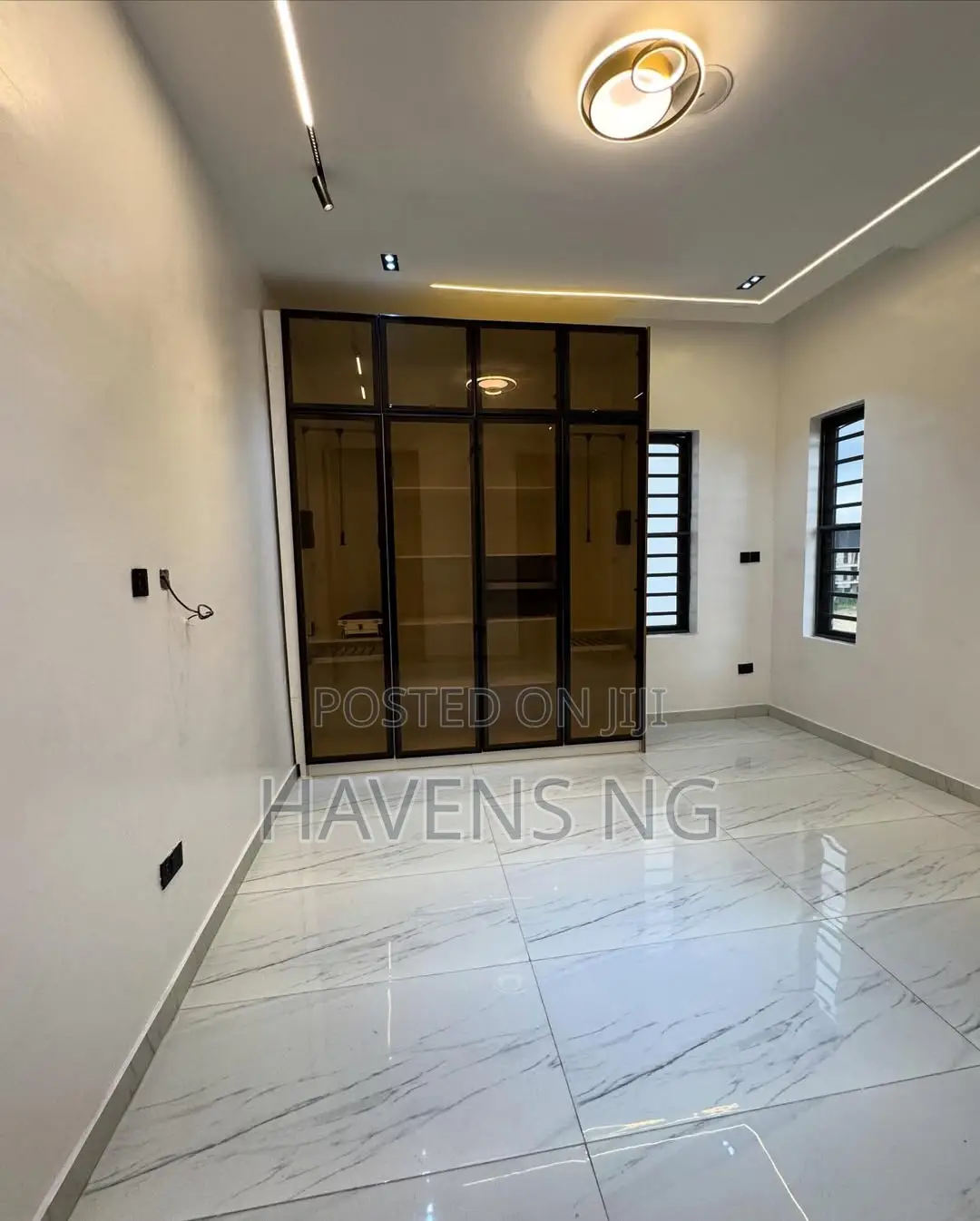 4bdrm Duplex in Idado for sale in Idado