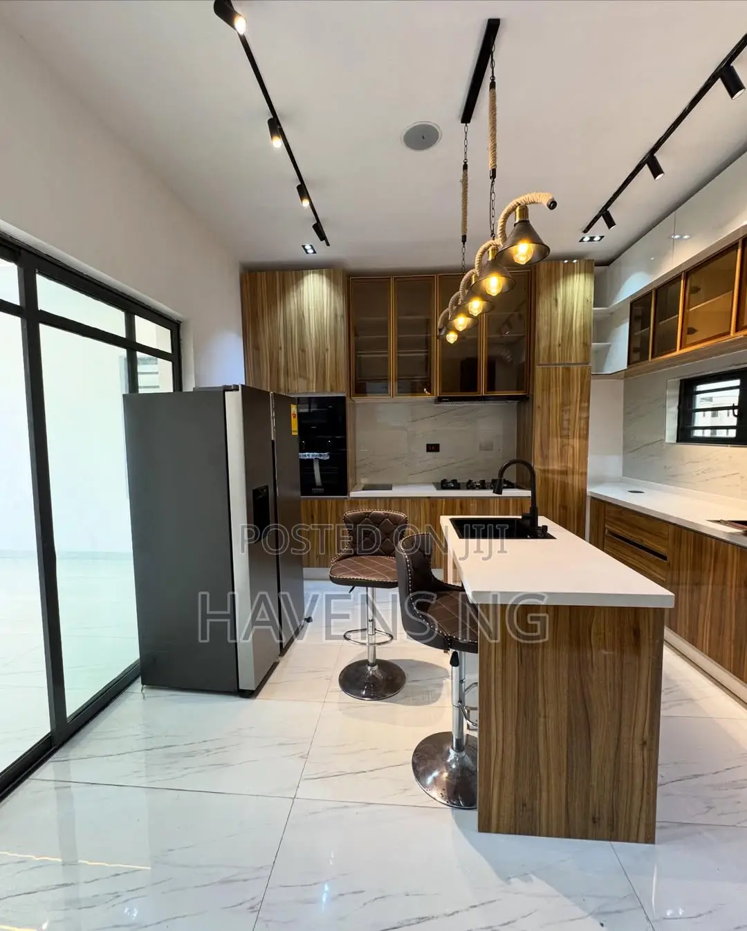 4bdrm Duplex in Idado for sale in Idado