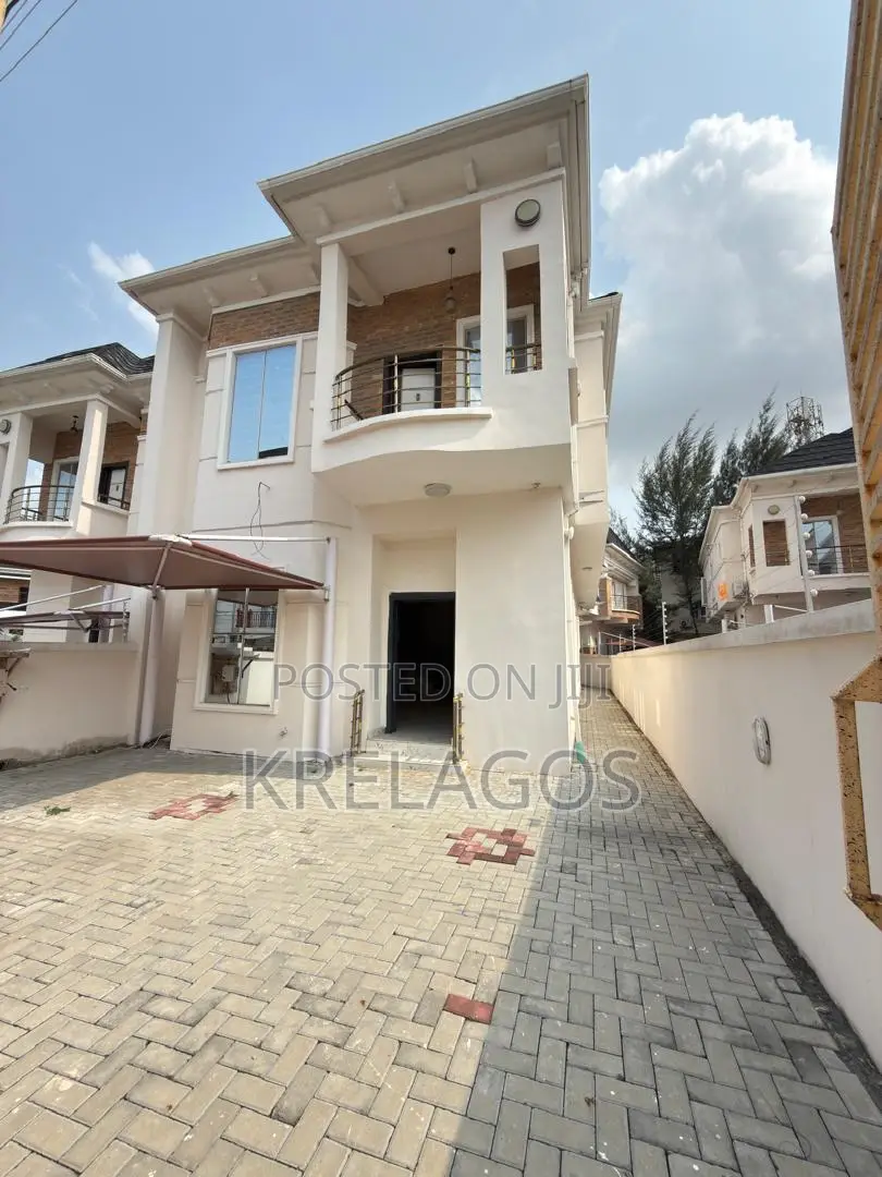 4bdrm Duplex in Ikota for sale in Ikota