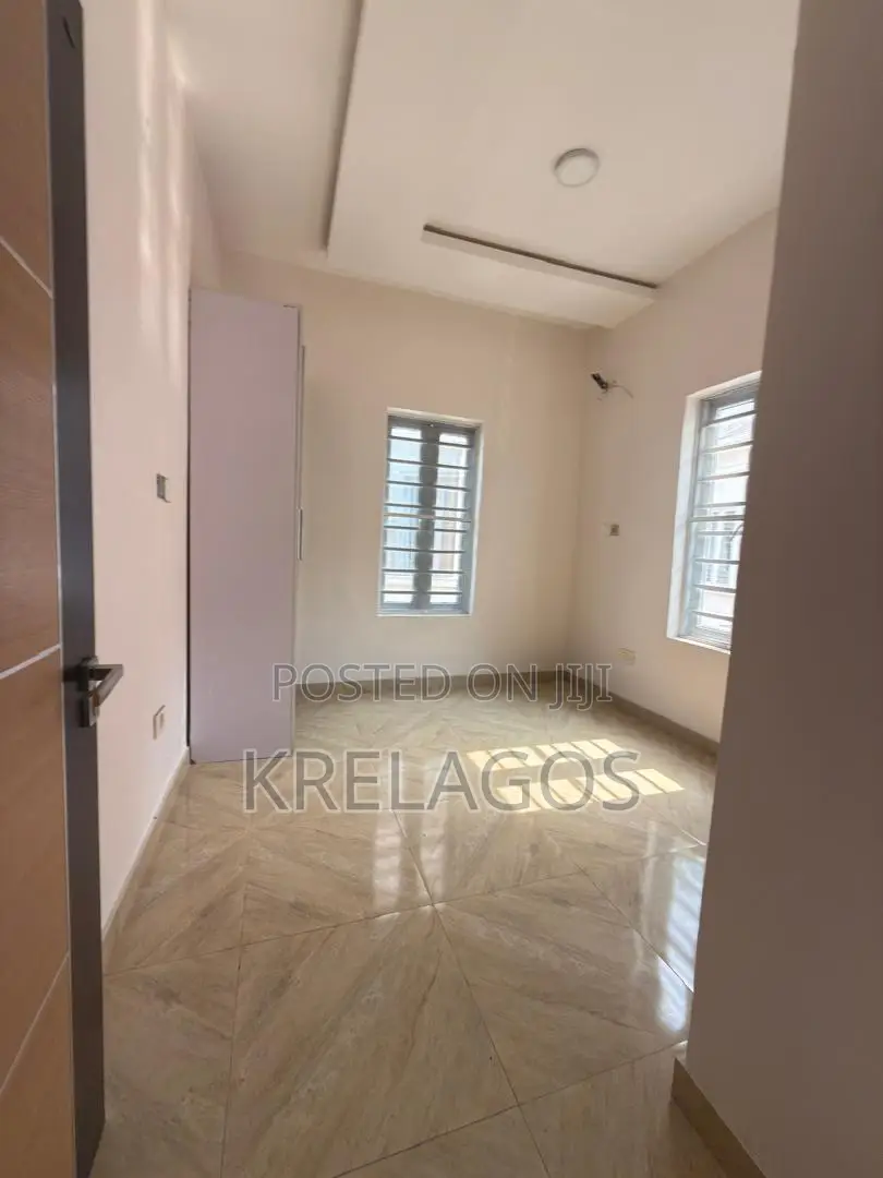 4bdrm Duplex in Ikota for sale in Ikota