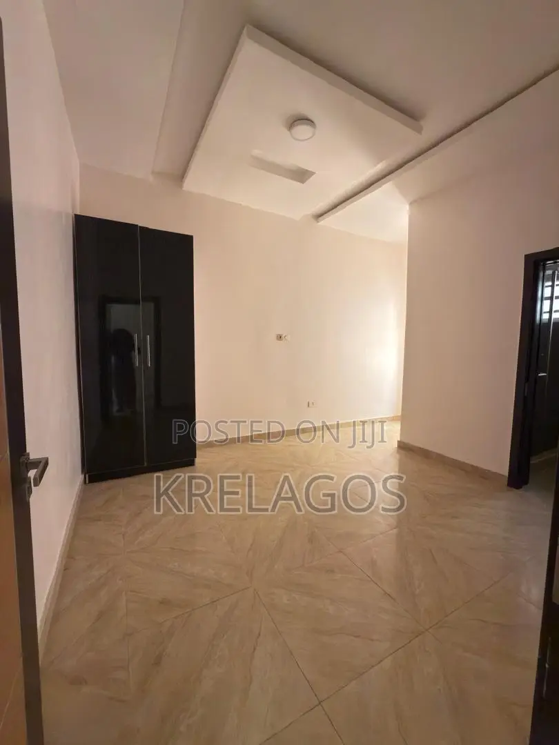 4bdrm Duplex in Ikota for sale in Ikota