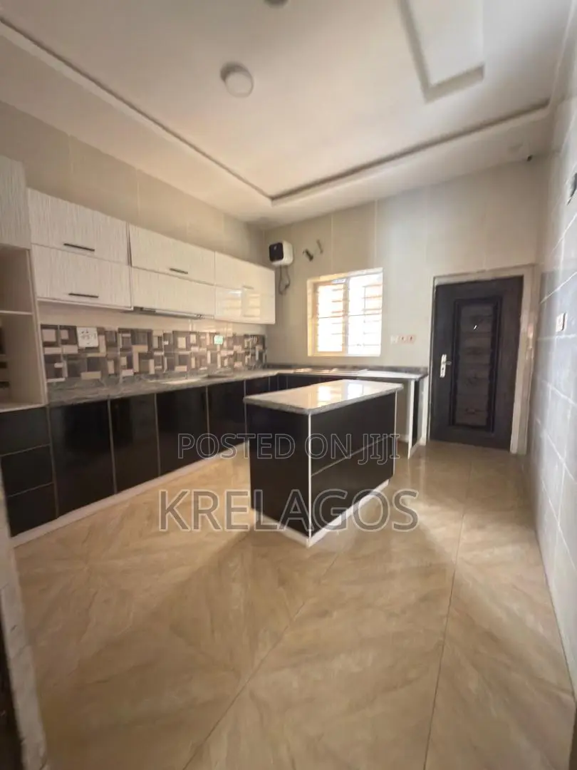 4bdrm Duplex in Ikota for sale in Ikota