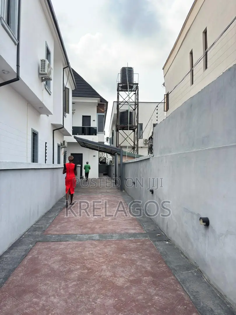 4bdrm Duplex in Ikota for sale in Ikota