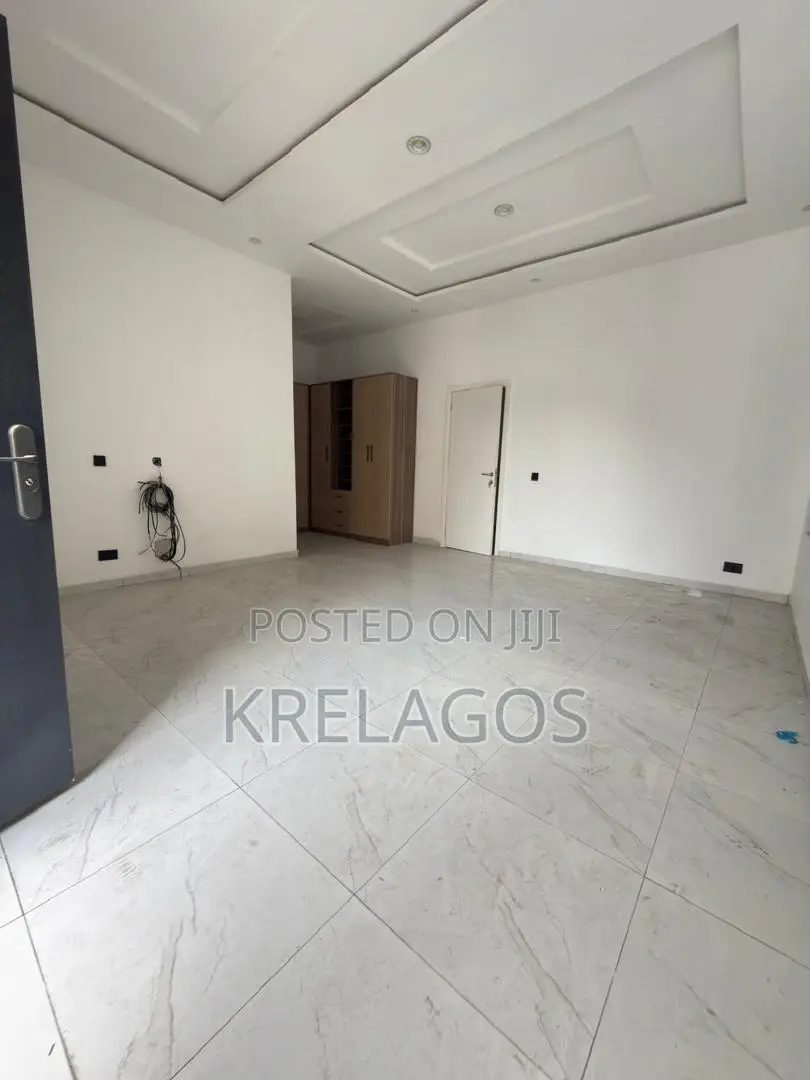 4bdrm Duplex in Ikota for sale in Ikota