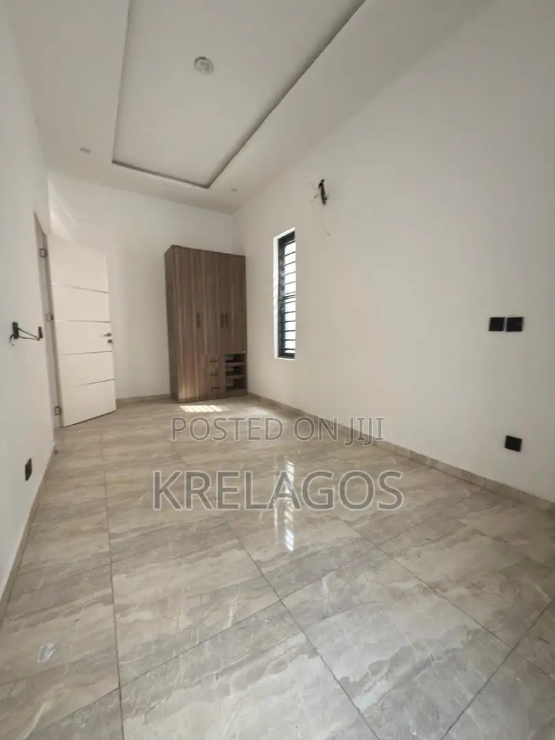 4bdrm Duplex in Ikota for sale in Ikota