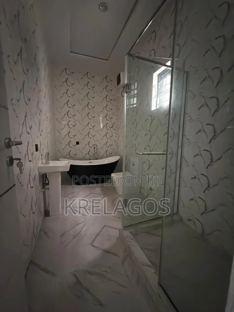 4bdrm Duplex in Ikota for sale in Ikota