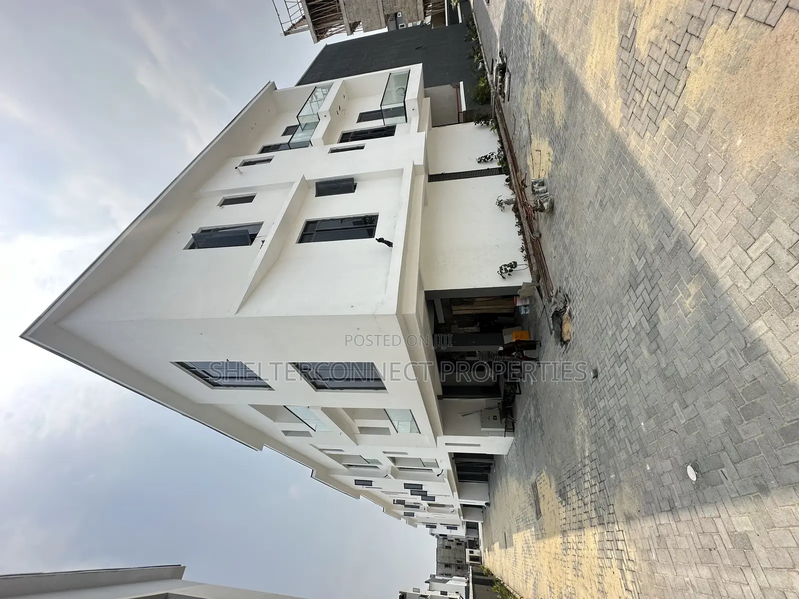 3bdrm Apartment in Ikate for sale in Ikate
