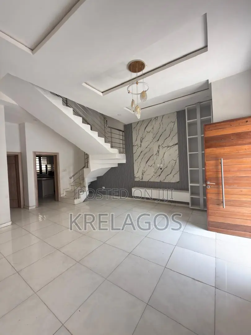4bdrm Duplex in Ikota for sale in Ikota