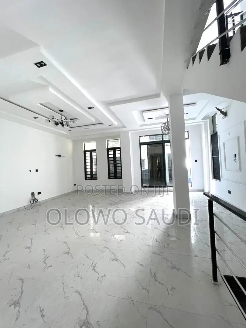 4bdrm Townhouse/Terrace in Ologolo for sale in Ologolo
