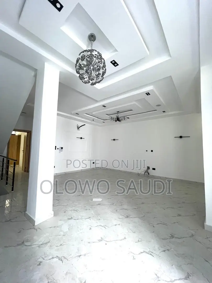 4bdrm Townhouse/Terrace in Ologolo for sale in Ologolo