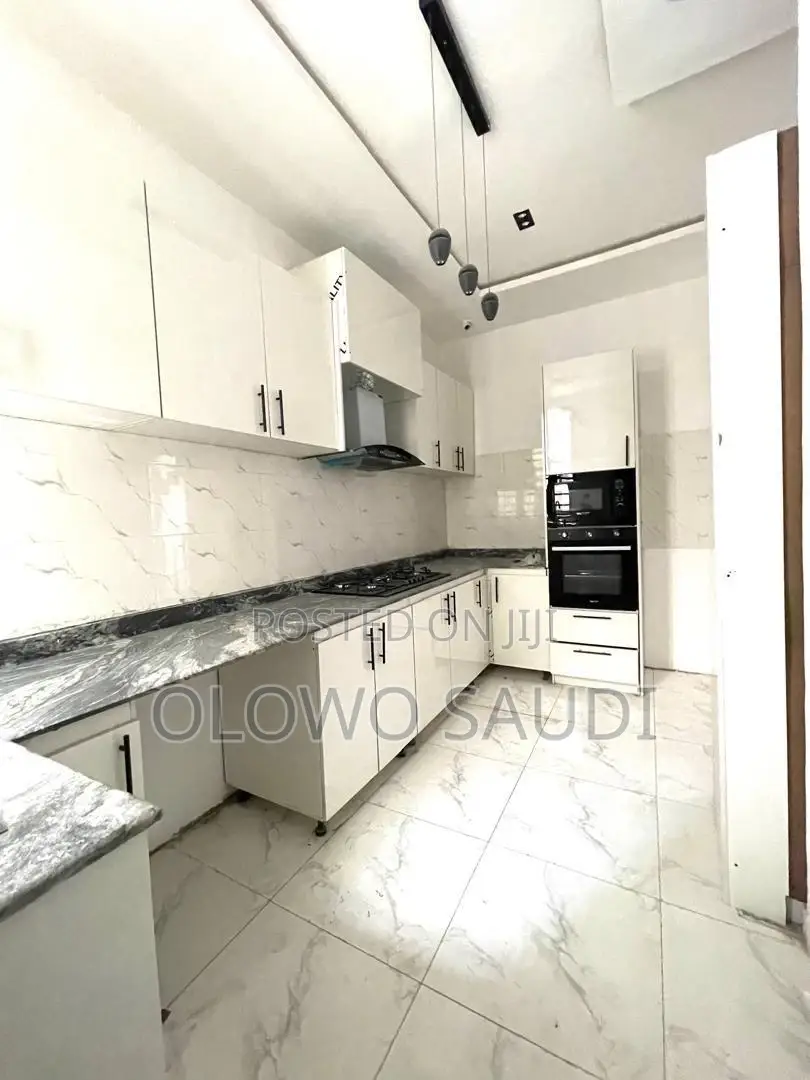 4bdrm Townhouse/Terrace in Ologolo for sale in Ologolo