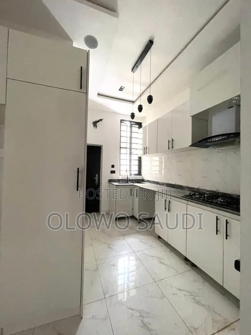 4bdrm Townhouse/Terrace in Ologolo for sale in Ologolo