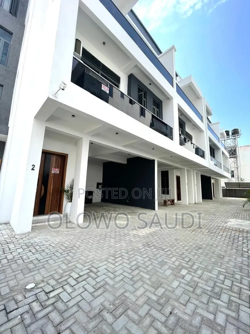 4bdrm Townhouse/Terrace in Ologolo for sale in Ologolo