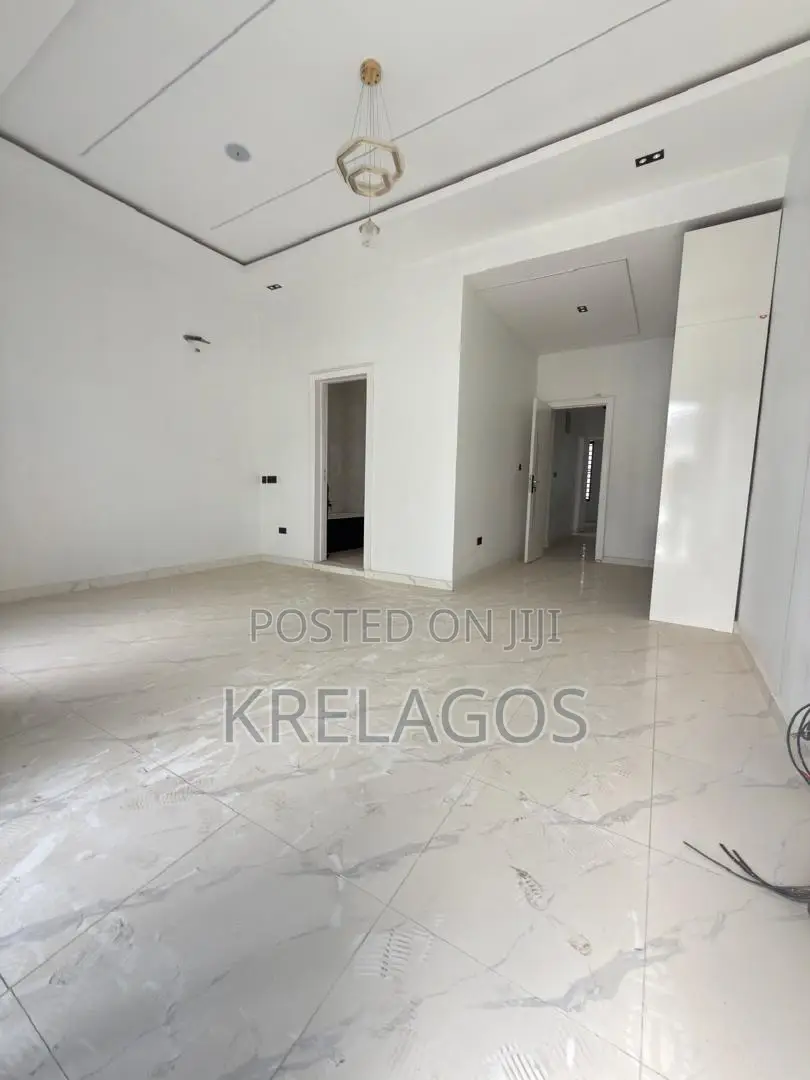 4bdrm Duplex in Ikota for sale in Ikota