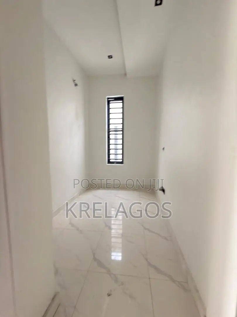 4bdrm Duplex in Ikota for sale in Ikota